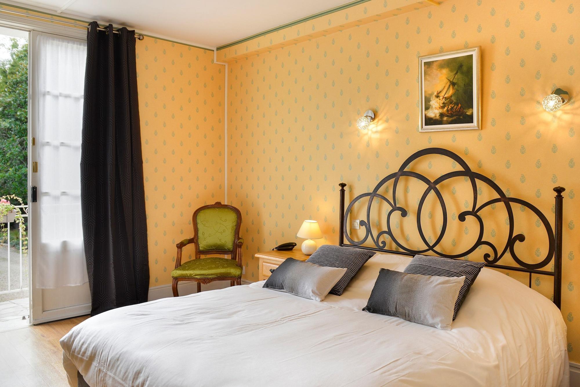 Logis Manoir De La Giraudiere Beaumont-en-Veron ภายนอก รูปภาพ