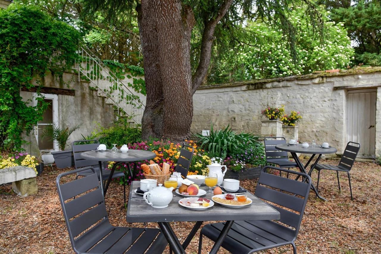 Logis Manoir De La Giraudiere Beaumont-en-Veron ภายนอก รูปภาพ