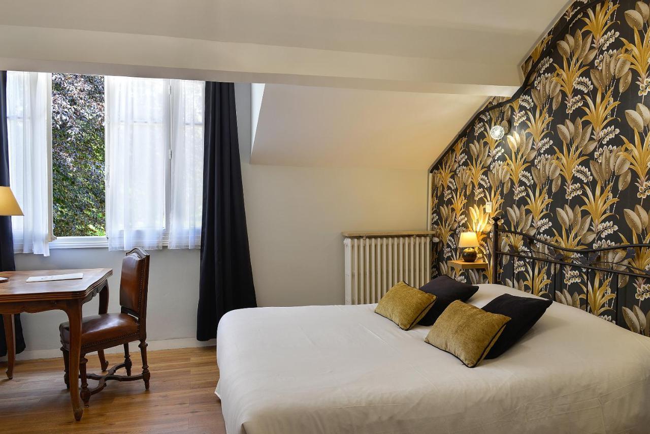 Logis Manoir De La Giraudiere Beaumont-en-Veron ภายนอก รูปภาพ