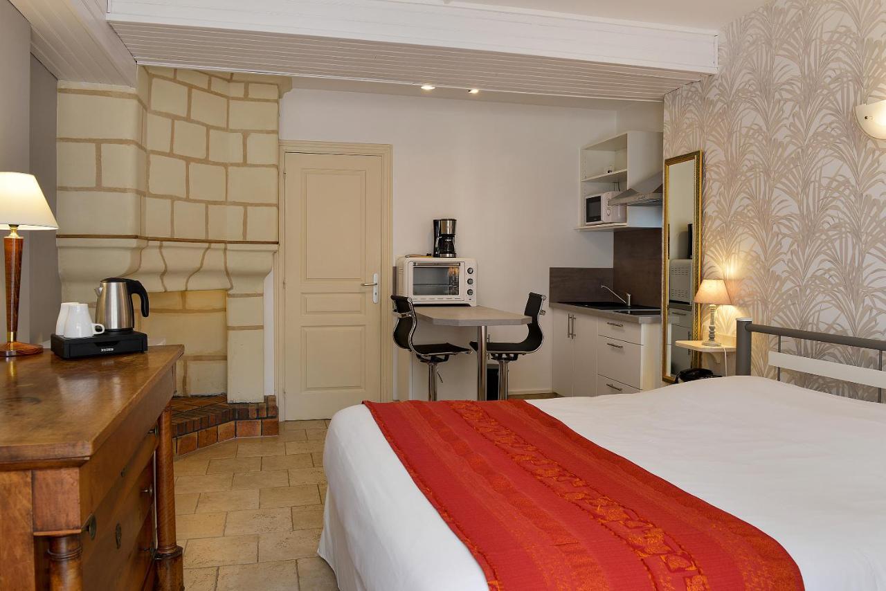 Logis Manoir De La Giraudiere Beaumont-en-Veron ภายนอก รูปภาพ