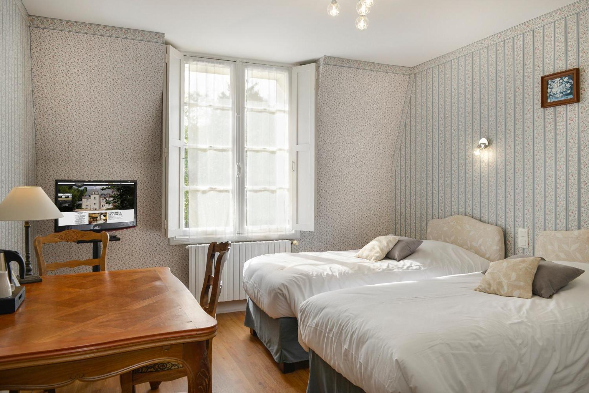 Logis Manoir De La Giraudiere Beaumont-en-Veron ภายนอก รูปภาพ