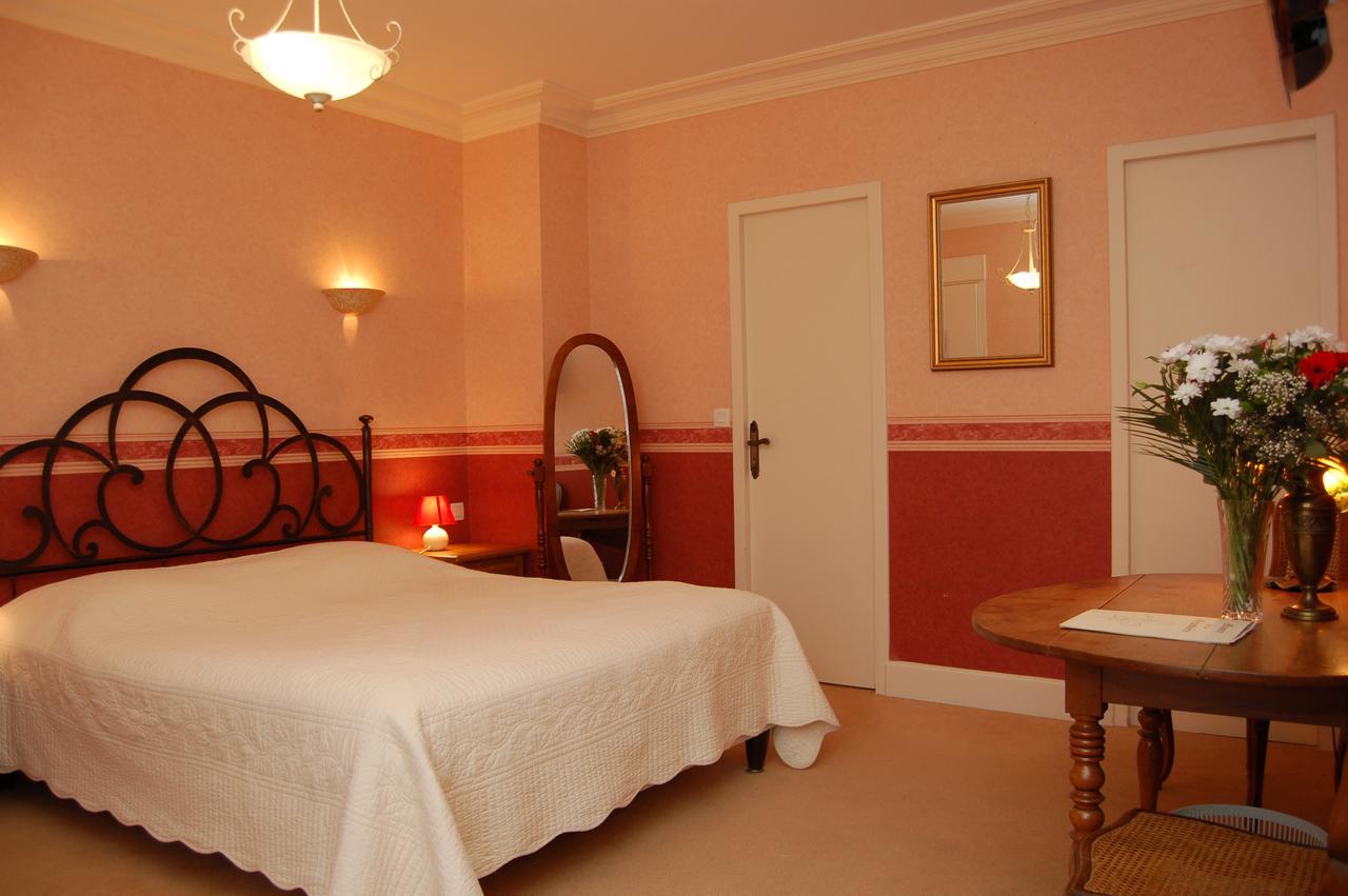 Logis Manoir De La Giraudiere Beaumont-en-Veron ภายนอก รูปภาพ