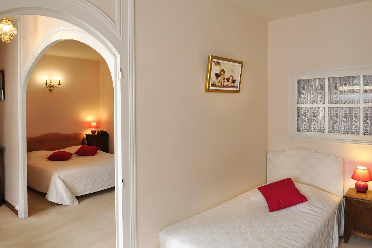 Logis Manoir De La Giraudiere Beaumont-en-Veron ภายนอก รูปภาพ